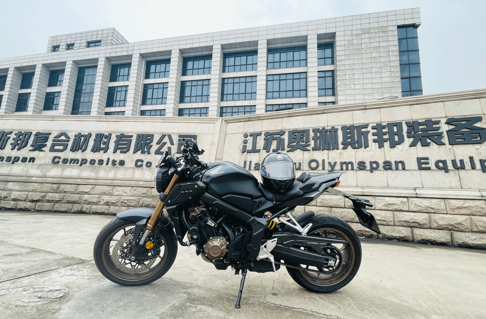 碳纤维制品设计，碳纤维复合材料厂家展示碳纤维制品摩托车；专业定做碳纤维制品，化工容器，热压罐，换热器 # 碳纤维复合材料 # 碳纤维复合材料加工 # 碳纤维复合材料制造 # 碳纤维复合材料切割